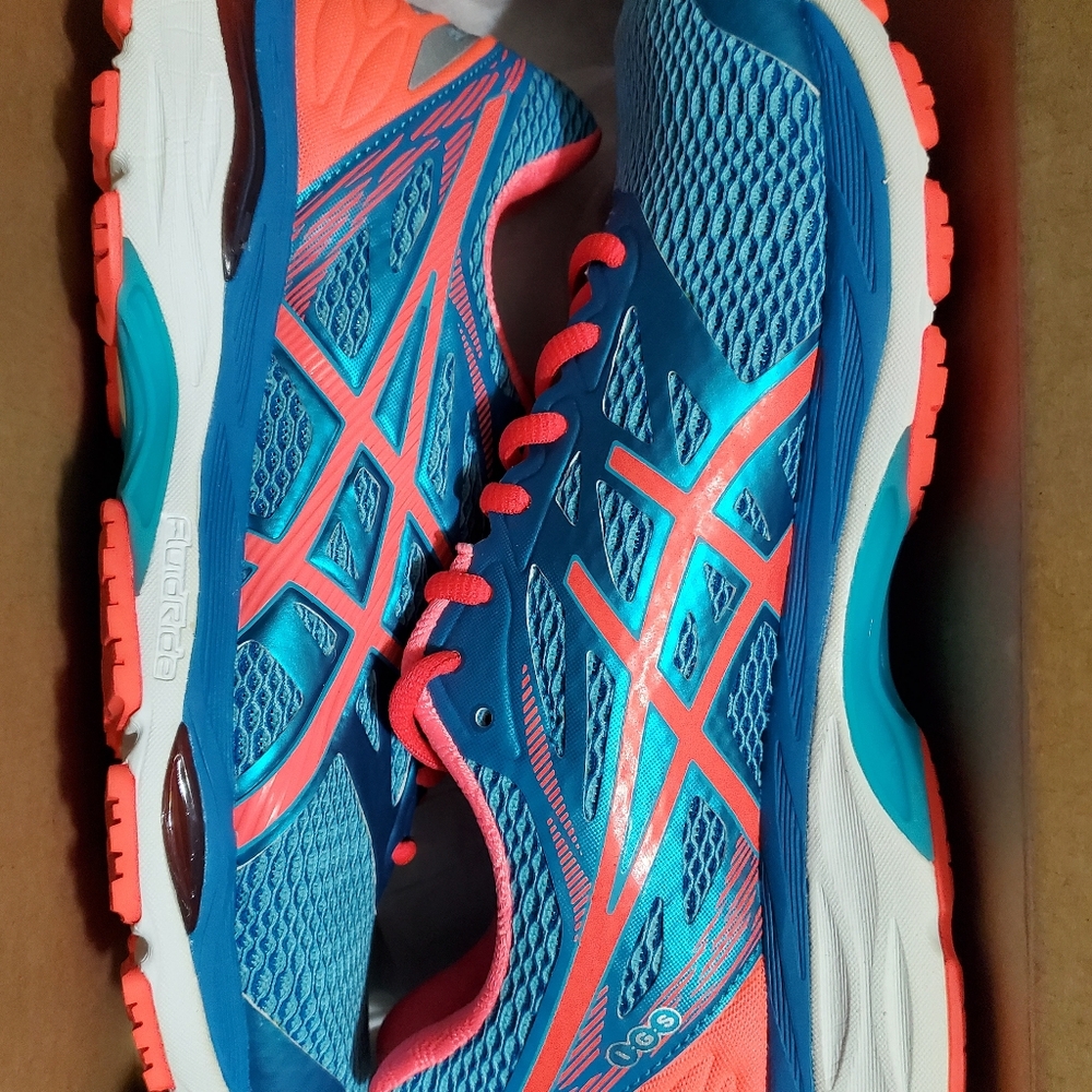Asics Gel Cumulus 18 size 9.
